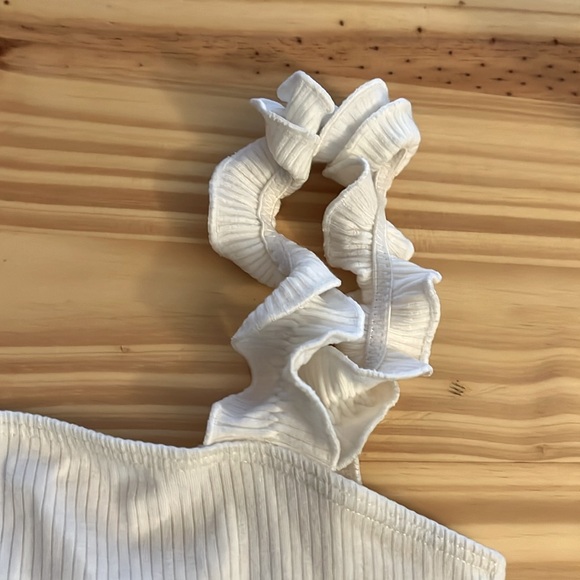 Sunday Best Cropped Tank - Picture 2 of 5